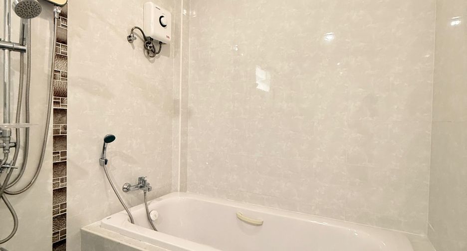 For rent and for sale 4 bedrooms house in San Sai, Chiang Mai