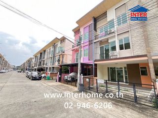 For sale 5 ベッドルーム townhouse in Saphan Sung, Bangkok