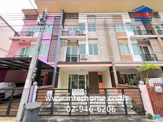 For sale 5 ベッドルーム townhouse in Saphan Sung, Bangkok