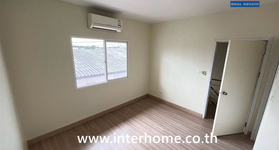 For sale 5 bedrooms townhouse in Saphan Sung, Bangkok