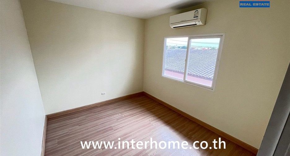 For sale 5 bedrooms townhouse in Saphan Sung, Bangkok