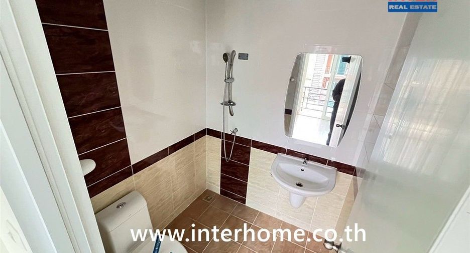 For sale 5 bedrooms townhouse in Saphan Sung, Bangkok