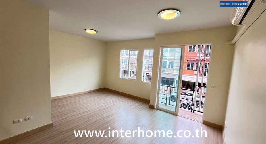 For sale 5 bedrooms townhouse in Saphan Sung, Bangkok