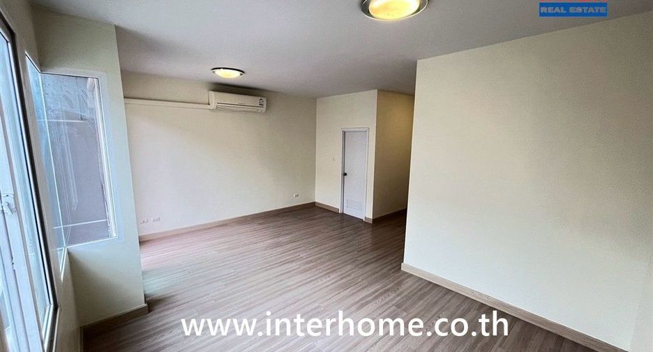 For sale 5 bedrooms townhouse in Saphan Sung, Bangkok