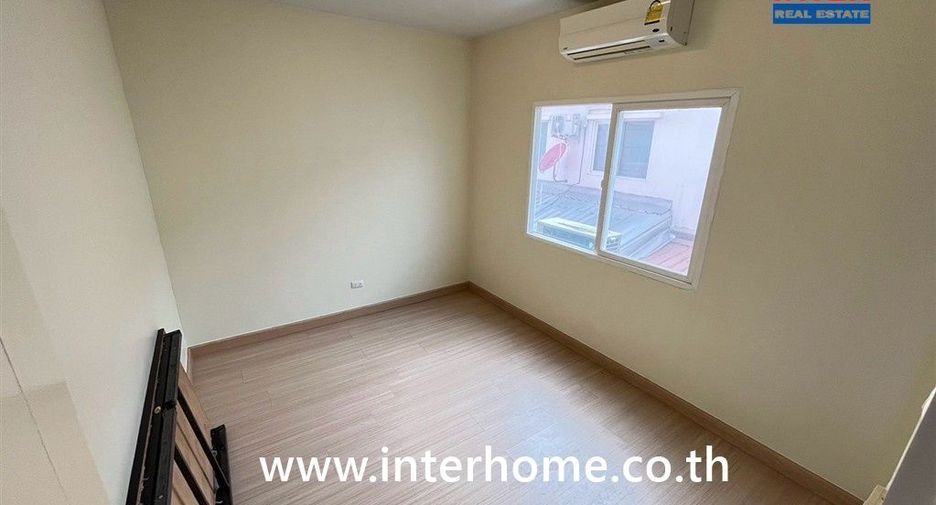 For sale 5 bedrooms townhouse in Saphan Sung, Bangkok