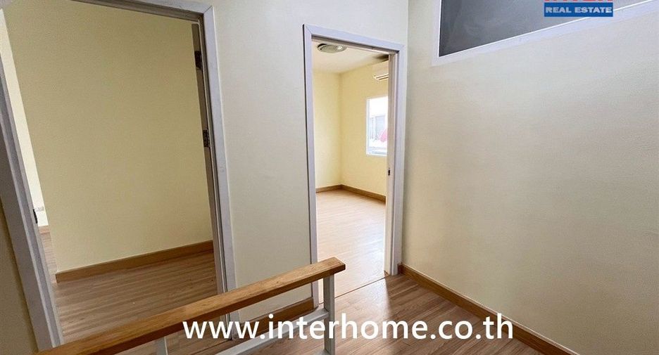 For sale 5 bedrooms townhouse in Saphan Sung, Bangkok
