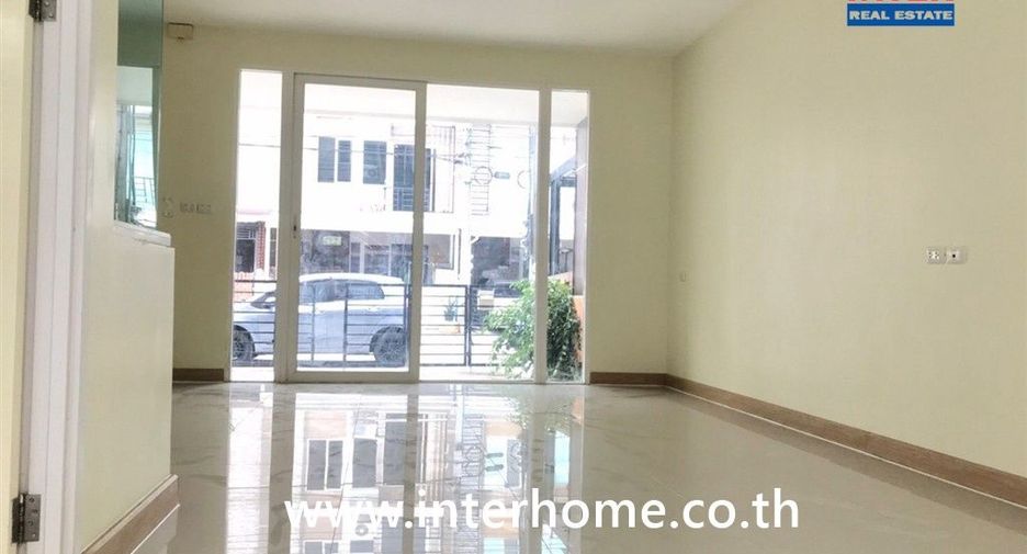 For sale 5 bedrooms townhouse in Saphan Sung, Bangkok