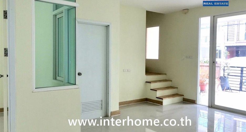 For sale 5 bedrooms townhouse in Saphan Sung, Bangkok