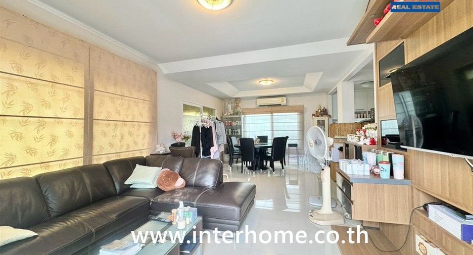 For sale 3 bedrooms house in Mueang Nakhon Ratchasima, Nakhon Ratchasima