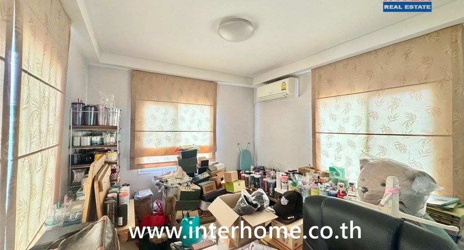 For sale 3 bedrooms house in Mueang Nakhon Ratchasima, Nakhon Ratchasima
