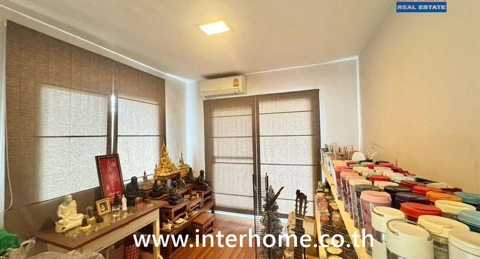 For sale 3 bedrooms house in Mueang Nakhon Ratchasima, Nakhon Ratchasima