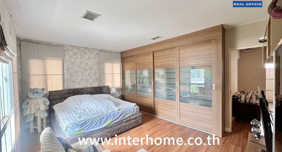 For sale 3 bedrooms house in Mueang Nakhon Ratchasima, Nakhon Ratchasima