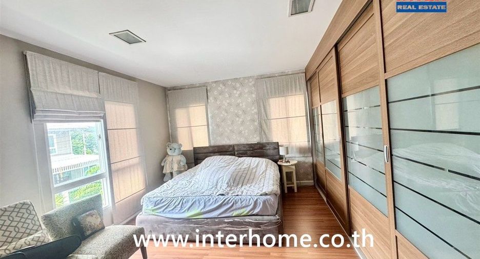 For sale 3 bedrooms house in Mueang Nakhon Ratchasima, Nakhon Ratchasima