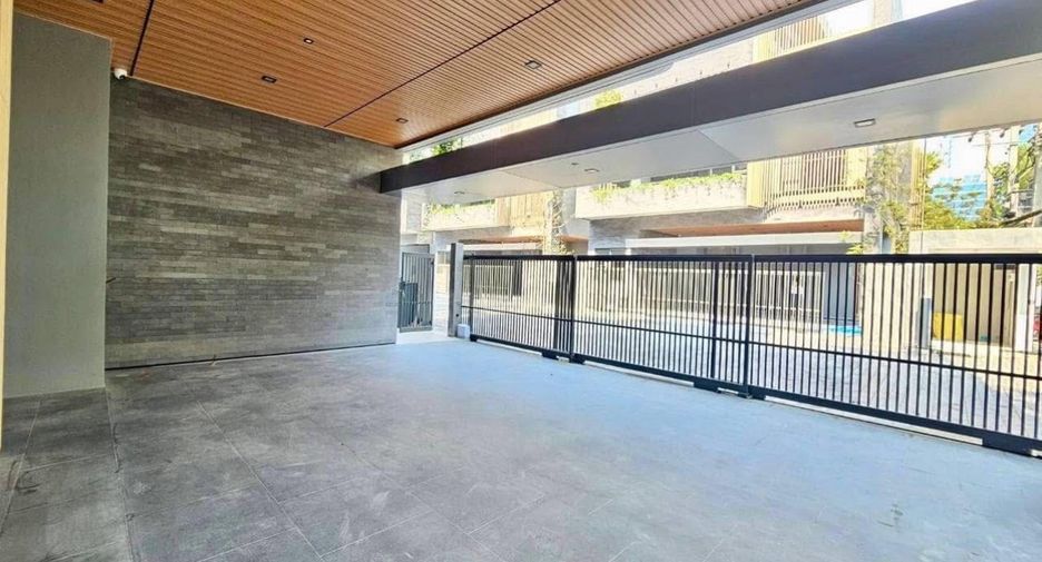 Casa en alquiler y en venta de 4 habitaciones en Chatuchak, Bangkok