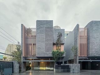 Casa en alquiler y en venta de 4 habitaciones en Chatuchak, Bangkok