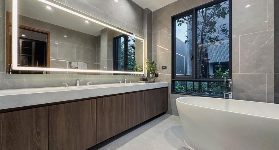 Casa en alquiler y en venta de 4 habitaciones en Chatuchak, Bangkok