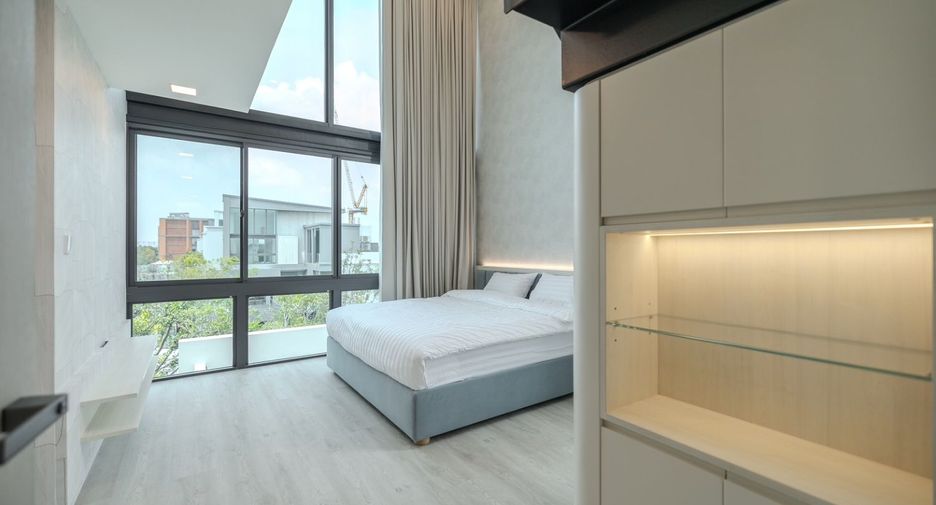 For rent and for sale 4 bedrooms house in Saphan Sung, Bangkok