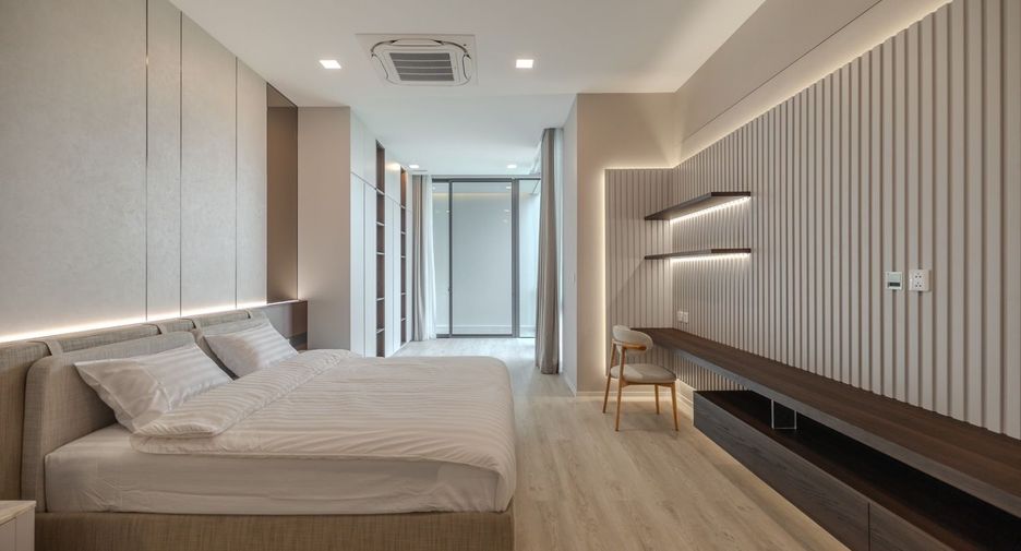 For rent and for sale 4 bedrooms house in Saphan Sung, Bangkok