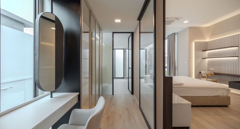 For rent and for sale 4 bedrooms house in Saphan Sung, Bangkok