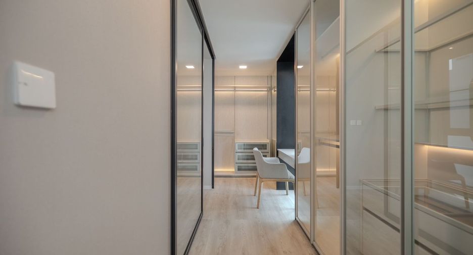 For rent and for sale 4 bedrooms house in Saphan Sung, Bangkok