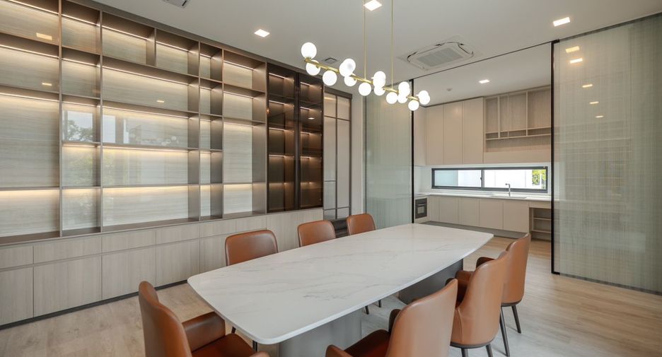 For rent and for sale 4 bedrooms house in Saphan Sung, Bangkok
