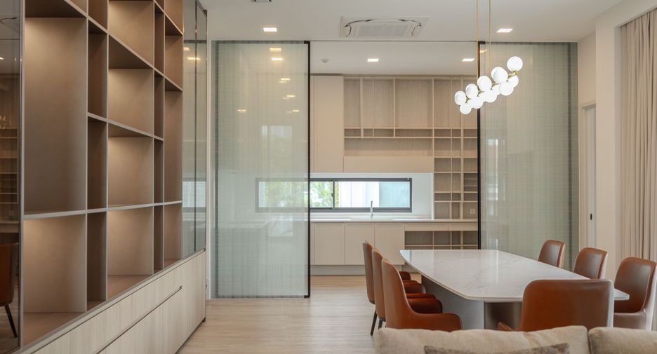 For rent and for sale 4 bedrooms house in Saphan Sung, Bangkok
