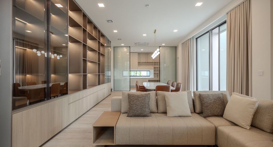 For rent and for sale 4 bedrooms house in Saphan Sung, Bangkok
