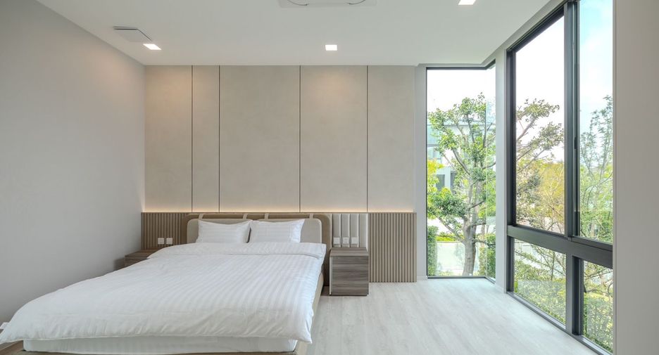 For rent and for sale 4 bedrooms house in Saphan Sung, Bangkok