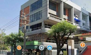 For sale 3 bedrooms retail Space in Watthana, Bangkok