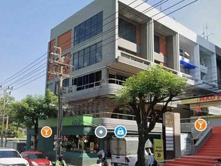 For sale 3 bedrooms retail Space in Watthana, Bangkok