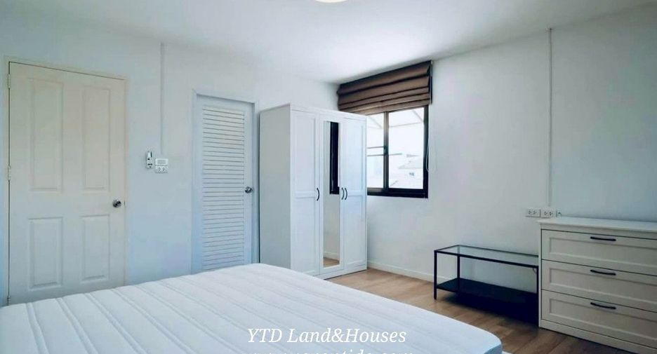 Reihenhaus zur Miete mit 4 Zimmer in Bang Na, Bangkok