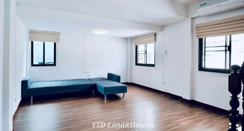 Reihenhaus zur Miete mit 4 Zimmer in Bang Na, Bangkok