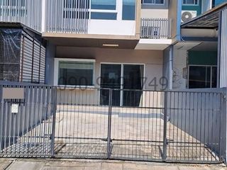 For rent 2 bedrooms townhouse in Phra Samut Chedi, Samut Prakan