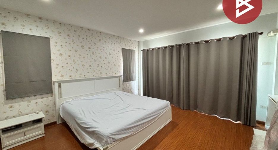For sale 6 bedrooms house in Ban Bueng, Chonburi