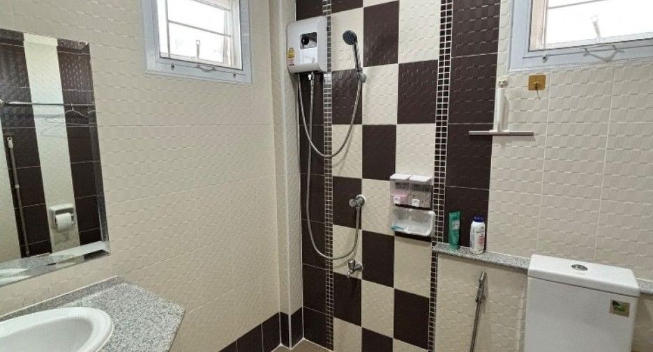 For sale 6 bedrooms house in Ban Bueng, Chonburi