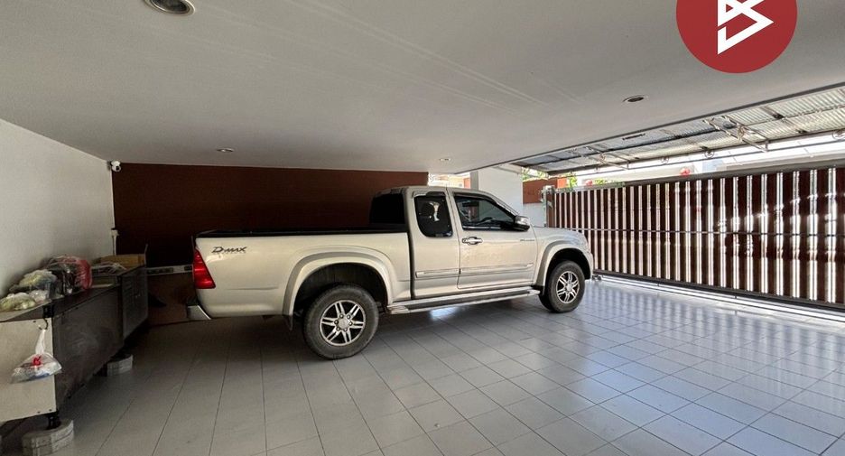 For sale 6 bedrooms house in Ban Bueng, Chonburi