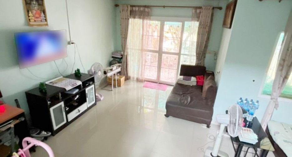 Casa adosada en venta de 3 habitaciones en Bang Khun Thian, Bangkok