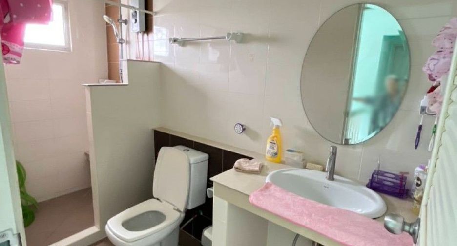 Casa adosada en venta de 3 habitaciones en Bang Khun Thian, Bangkok