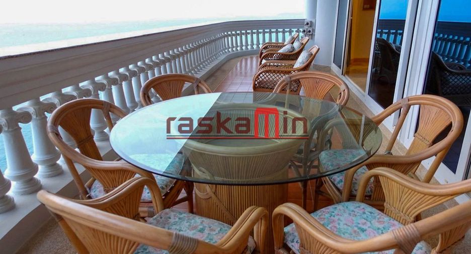 For rent 3 bedrooms condo in Bang Lamung, Chonburi