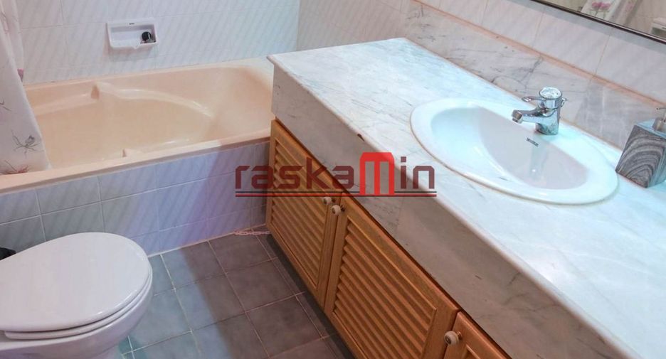 For rent 3 bedrooms condo in Bang Lamung, Chonburi