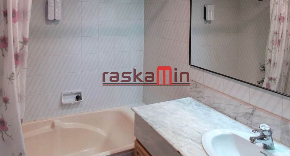 For rent 3 bedrooms condo in Bang Lamung, Chonburi