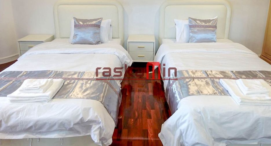 For rent 3 bedrooms condo in Bang Lamung, Chonburi