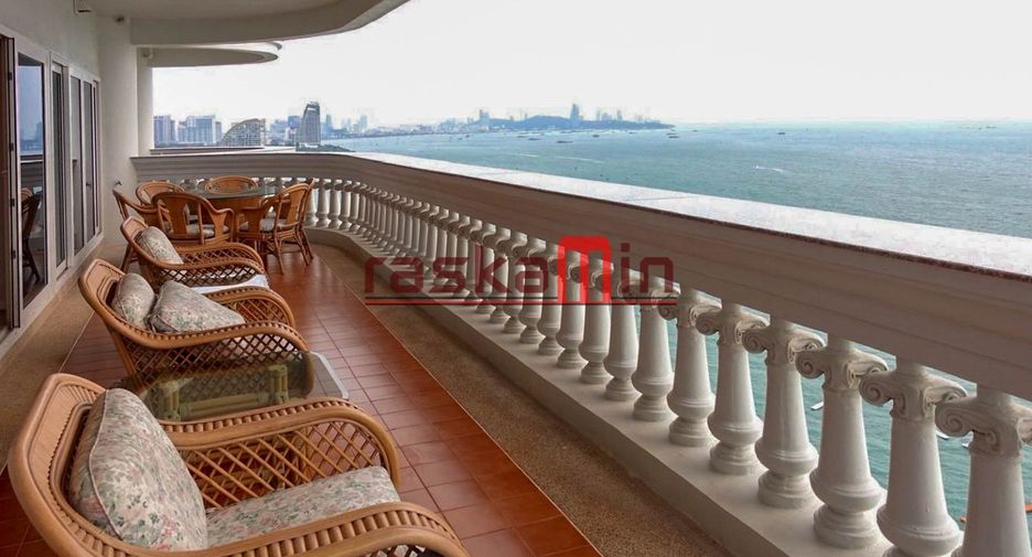 For rent 3 bedrooms condo in Bang Lamung, Chonburi