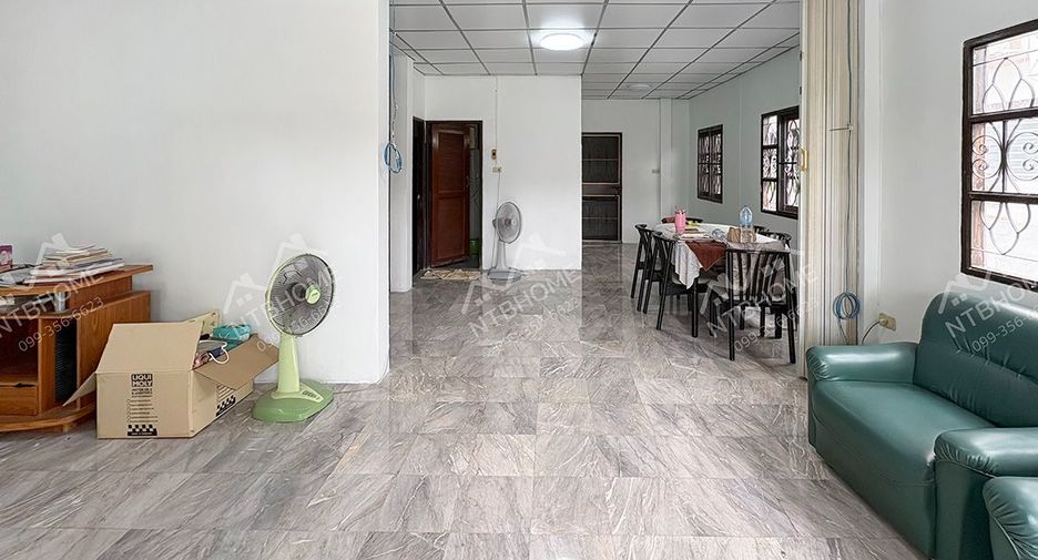 Haus zur Miete und zum Kauf mit 4 Zimmer in Pak Kret, Nonthaburi