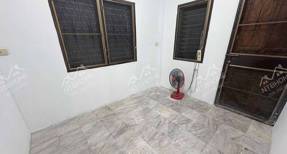 Haus zur Miete und zum Kauf mit 4 Zimmer in Pak Kret, Nonthaburi