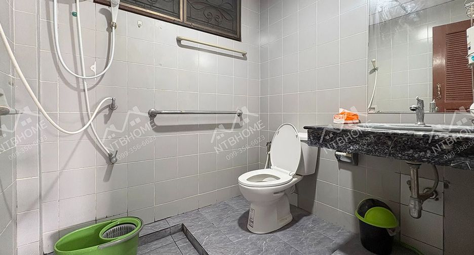 Haus zur Miete und zum Kauf mit 4 Zimmer in Pak Kret, Nonthaburi