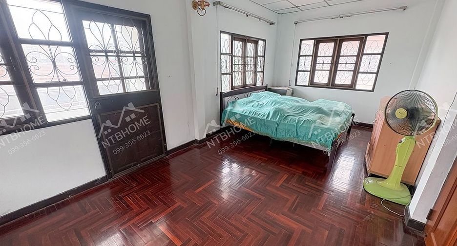Haus zur Miete und zum Kauf mit 4 Zimmer in Pak Kret, Nonthaburi
