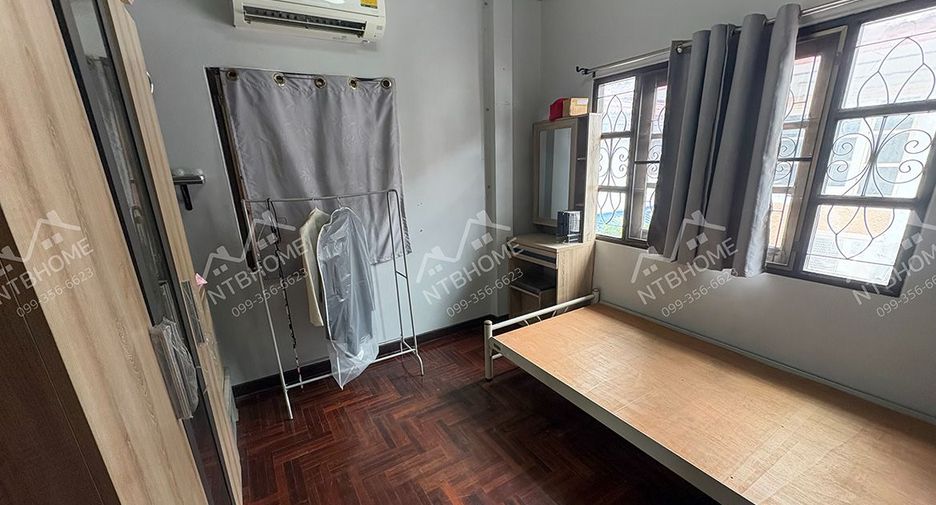 Haus zur Miete und zum Kauf mit 4 Zimmer in Pak Kret, Nonthaburi