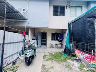 For sale 2 bedrooms townhouse in Khlong Luang, Pathum Thani