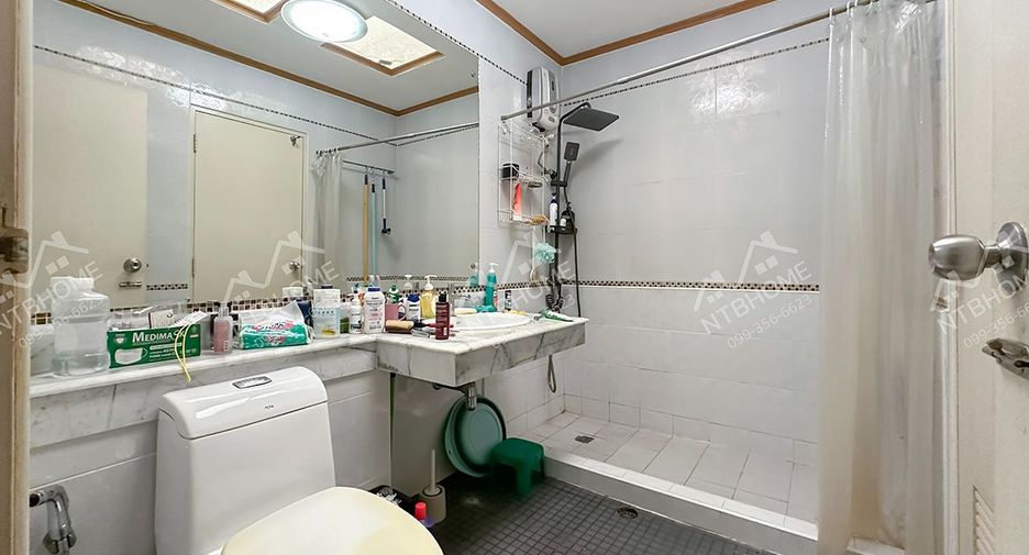 À vendre 3 chambres maison de ville à Bang Bua Thong, Nonthaburi